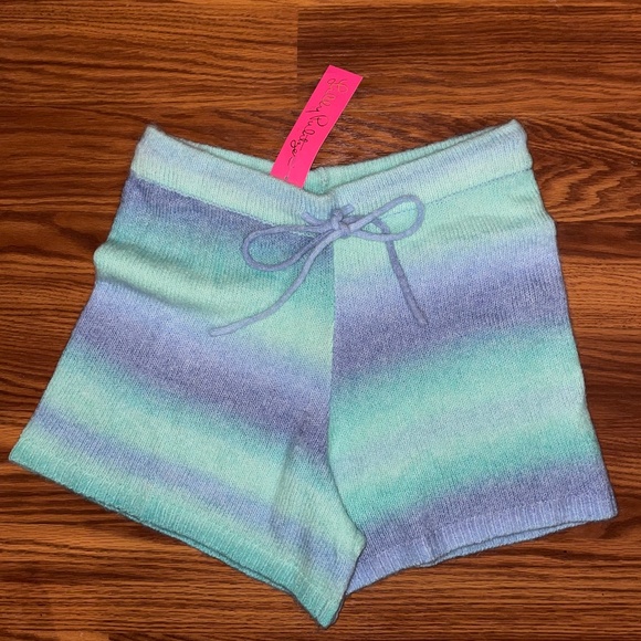 Lilly Pulitzer Pants - NWT Lilly Pulitzer Wanetta Sweater Shorts